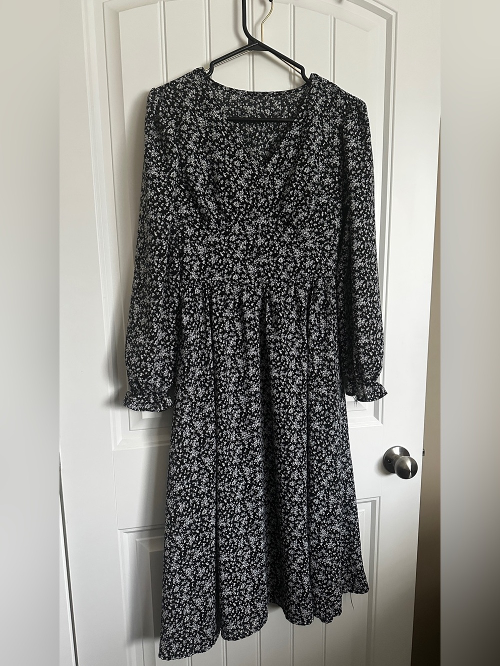 Black Floral Long Sleeve V-Neck Midi Dress